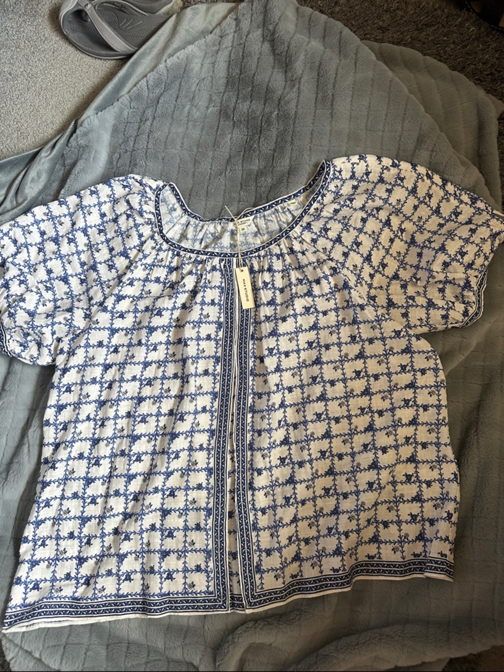 Blue & White Embroidered Peasant Top. Max Studio 2X NWT